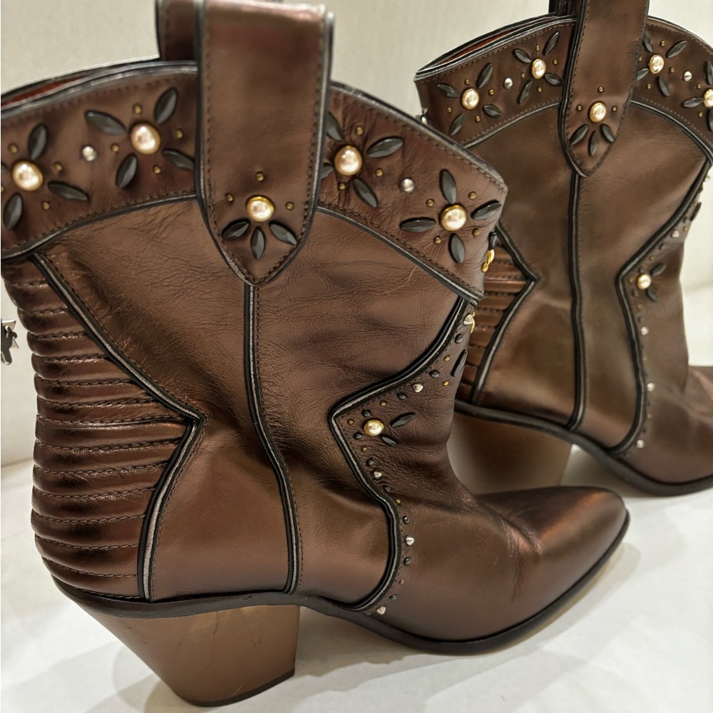 COACH ladies Bronze detailed boots 7.5B Great Condition. Beautiful!!